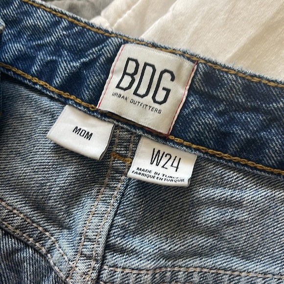 BDG Ripped Mom Jeans - Picture 2 of 3